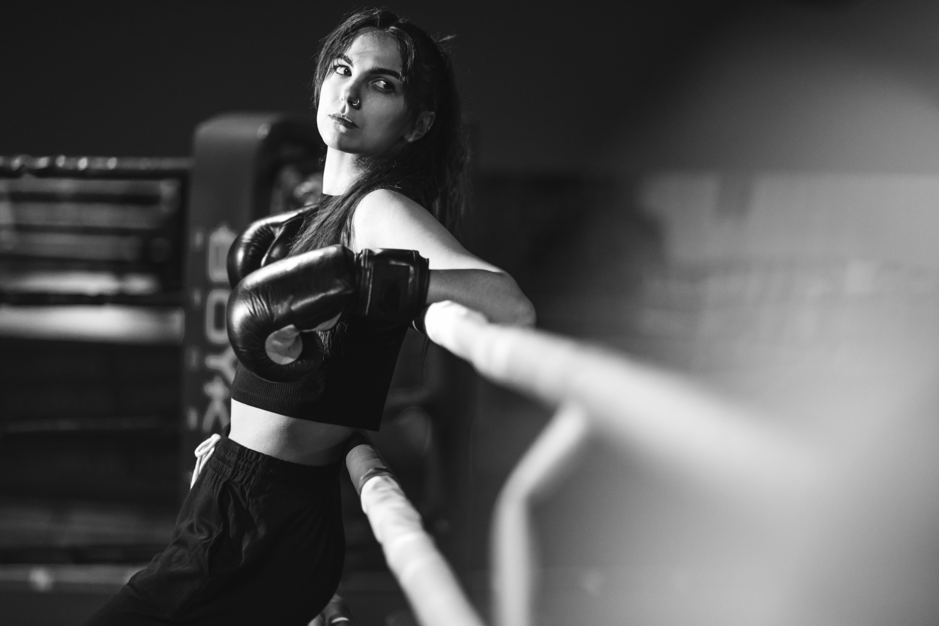10 Benefits of Joining an MMA Gym woman